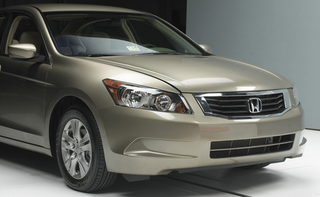 Illustration for article titled IIHS: No Mid-Size Cars Score "Good" In Low-Speed Collisions